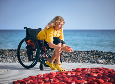 Женщины чаще мужчин говорят о доступной среде для людей на колясках: результаты исследования ВЦИОМ